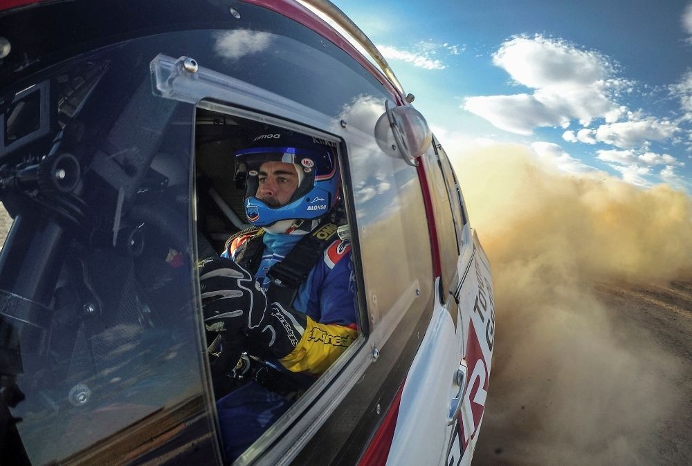 Fernando Alonso valmistub osalema Dakari rallil